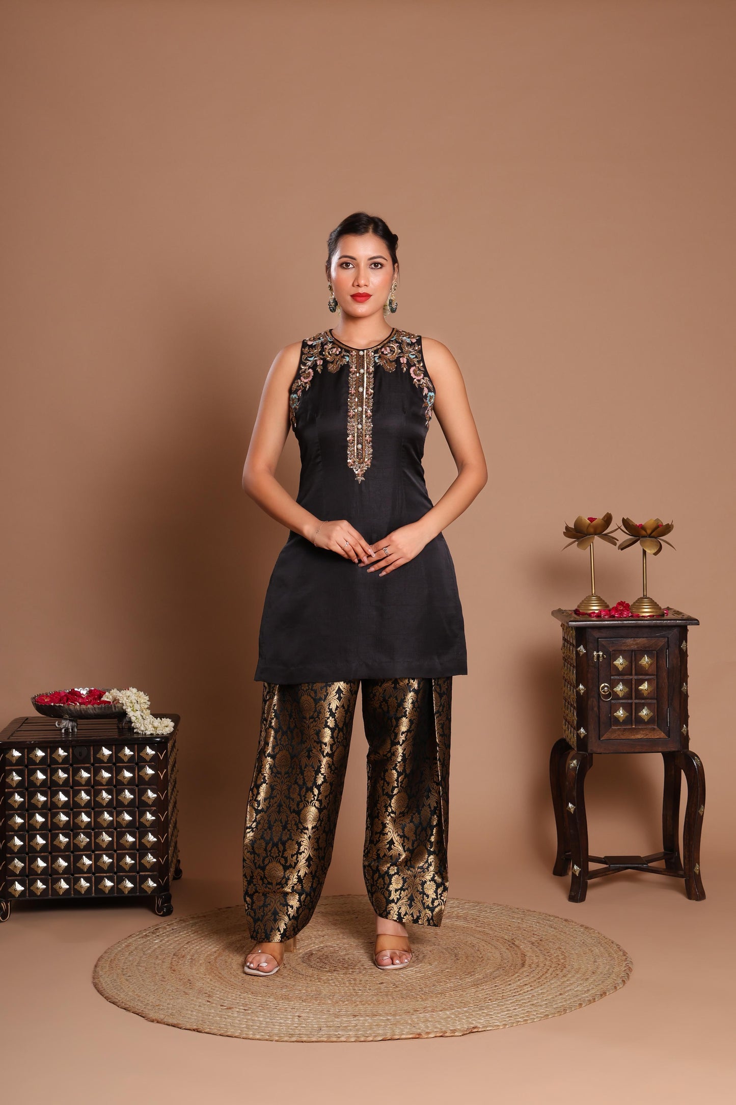 BLACK MUGHAL MAJESTY KURTA SET