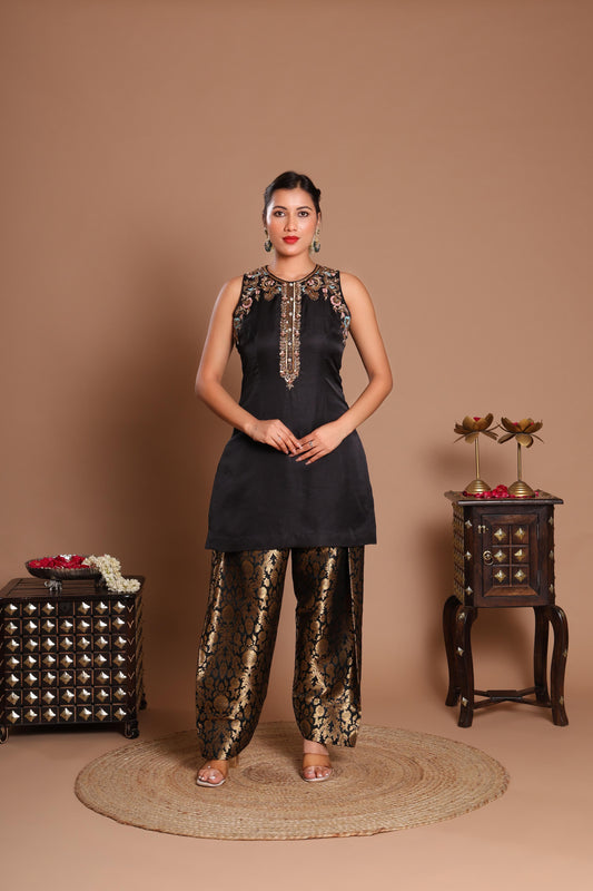 BLACK MUGHAL MAJESTY KURTA SET