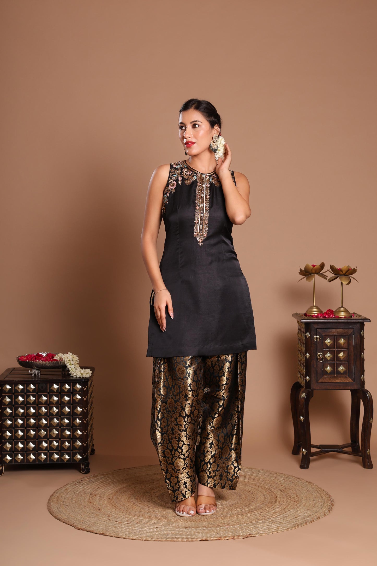 BLACK MUGHAL MAJESTY KURTA SET