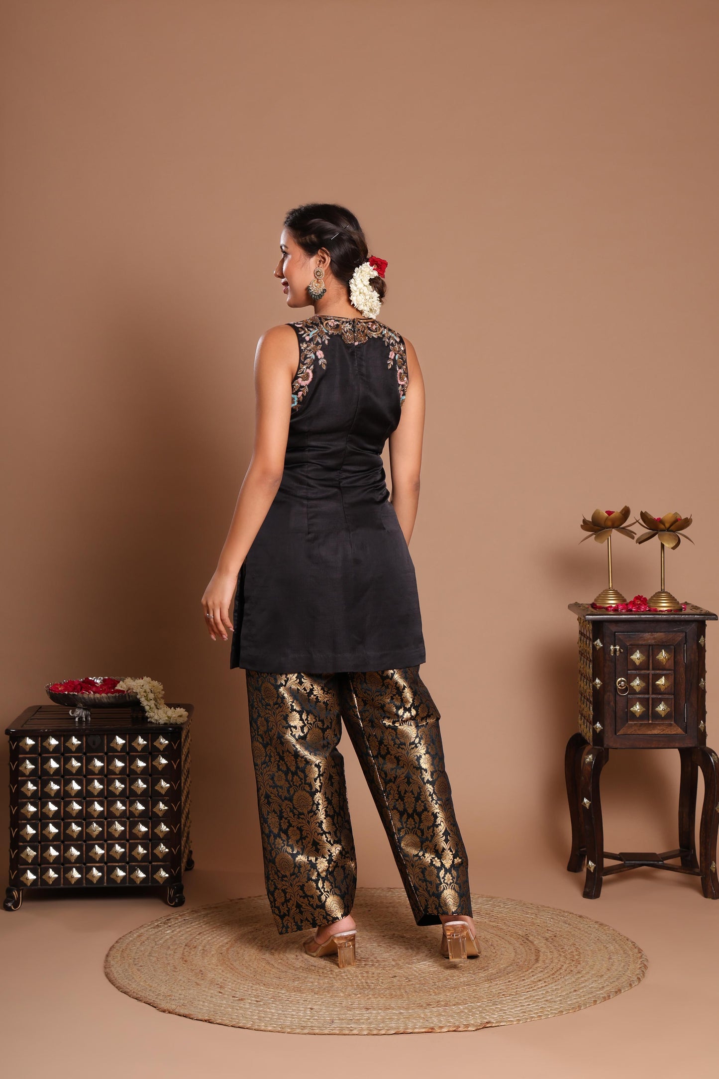 BLACK MUGHAL MAJESTY KURTA SET